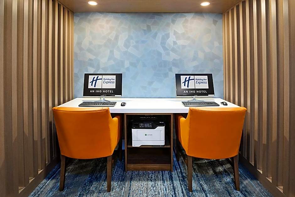 HOLIDAY INN EXPRESS & SUITES FREDERICTON By IHG