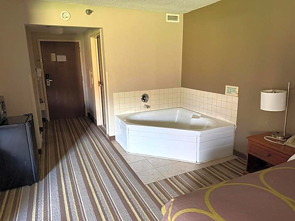 Super 8 by Wyndham Chambersburg I-81