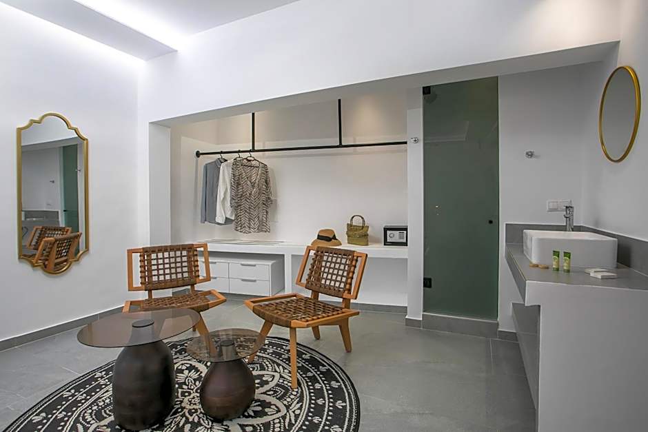 Calma Luxury Studios & Suites