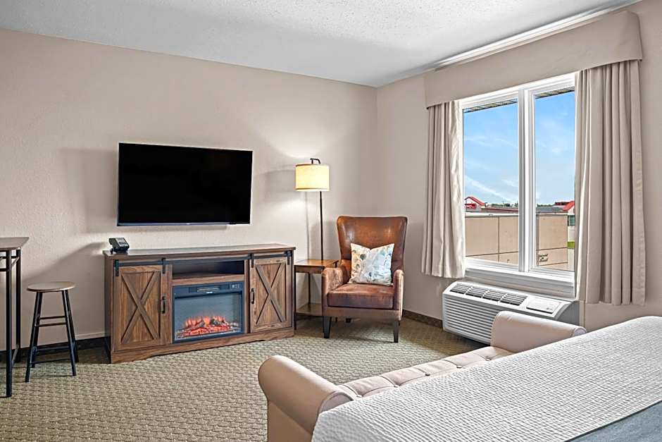 Days Inn & Suites by Wyndham Winkler