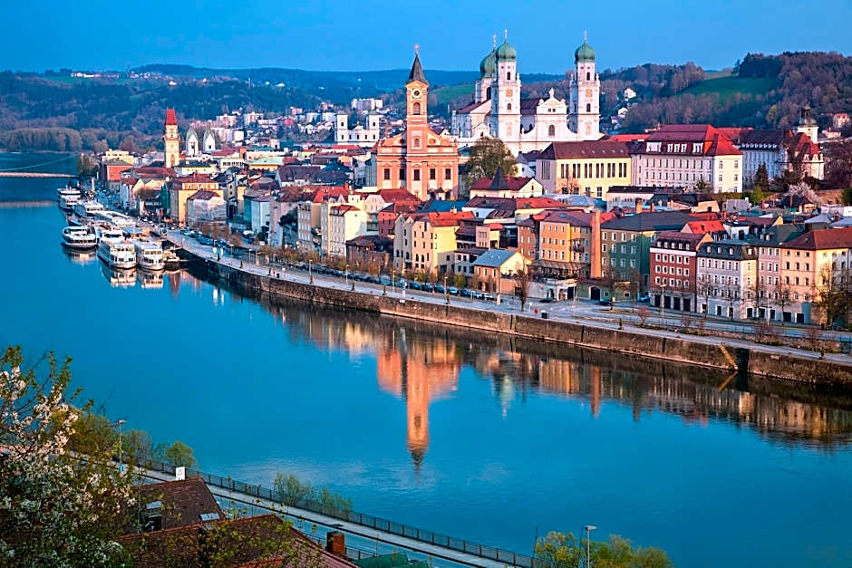 BARONHAUS Aparthotel & Suites