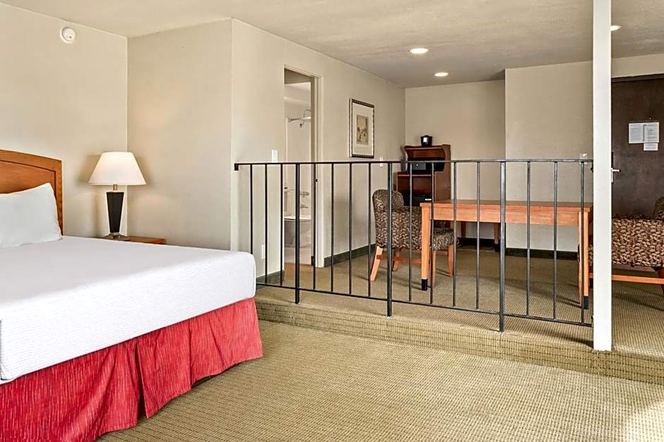 Golden Sails Hotel