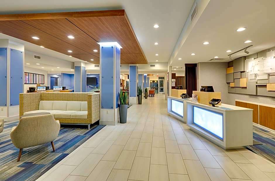 Holiday Inn Express & Suites Dallas NW - Farmers Branch By IHG