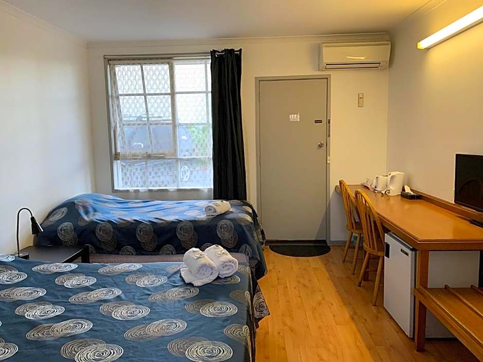 Beaconsfield Lodge Motel