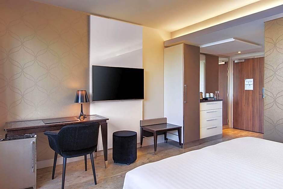 AC Hotel by Marriott Paris Porte Maillot