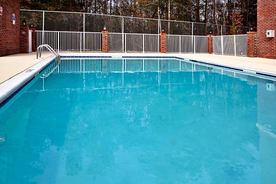 Holiday Inn Express Hotel & Suites Hope Mills-Fayetteville Airport By IHG