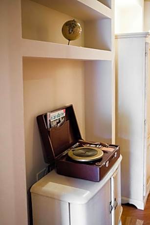 Deluxe Room (2 Adults + 1 Child)