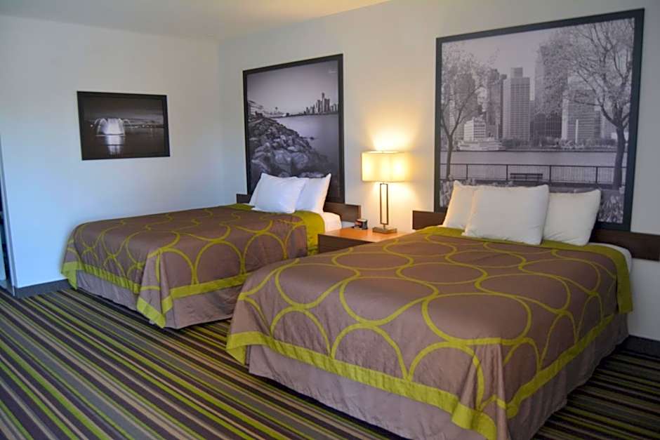 Super 8 by Wyndham Windsor/Dougall