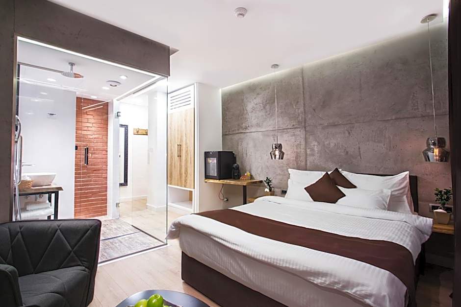 One Luxury Suites
