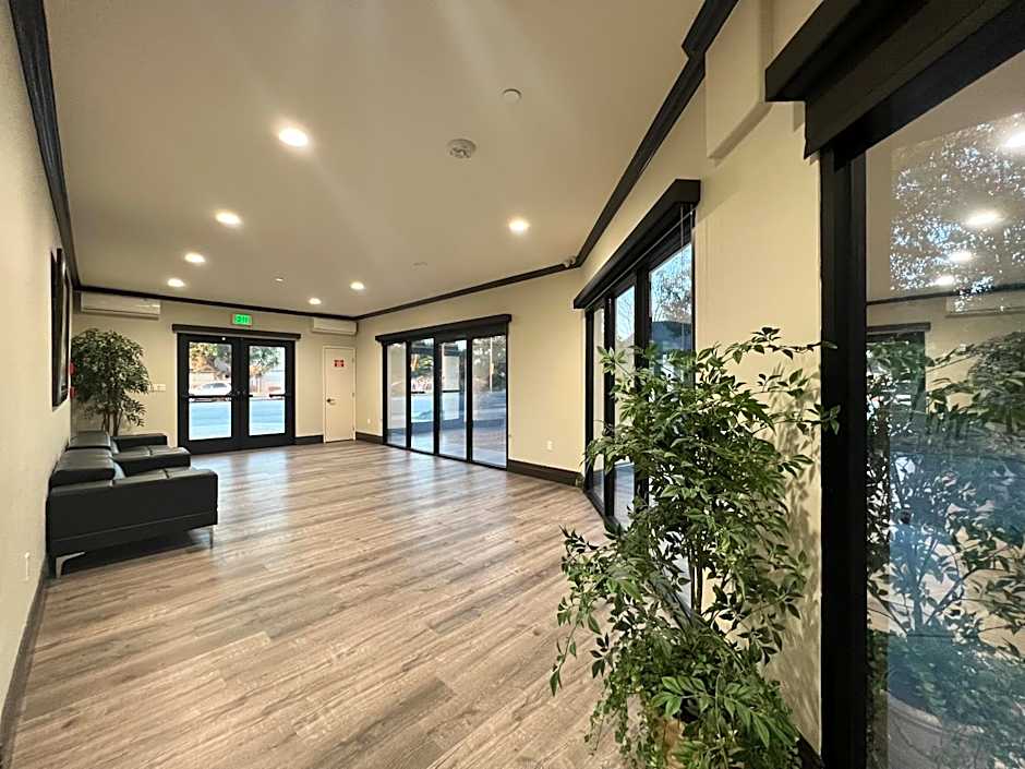 ASPIRE INN & SUITES Orange