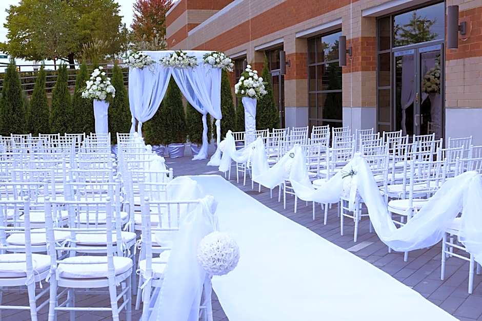 The Baronette Renaissance by Marriott Detroit-Novi Hotel