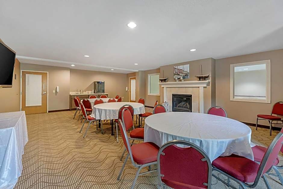 Comfort Suites Lake Geneva East