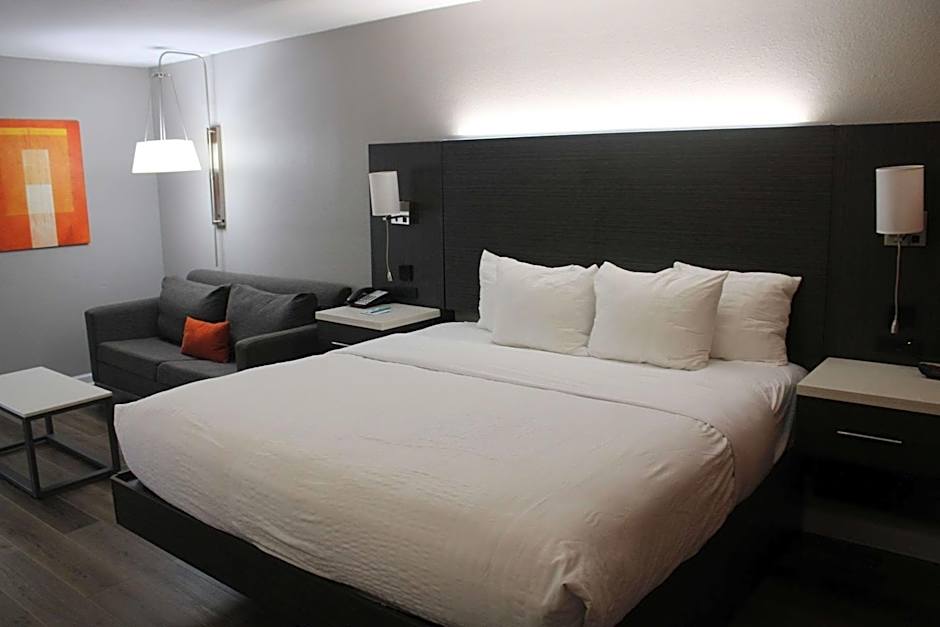 Clarion Pointe Marshall