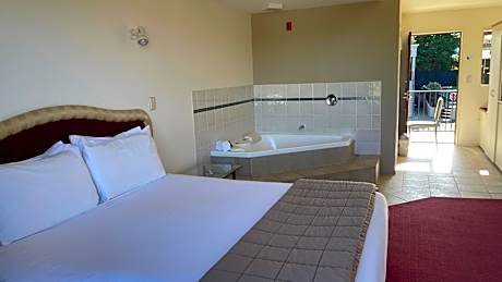 Executive Studio-Adults Only