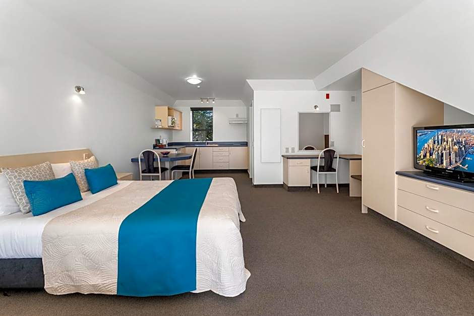 Avalon Manor Motel
