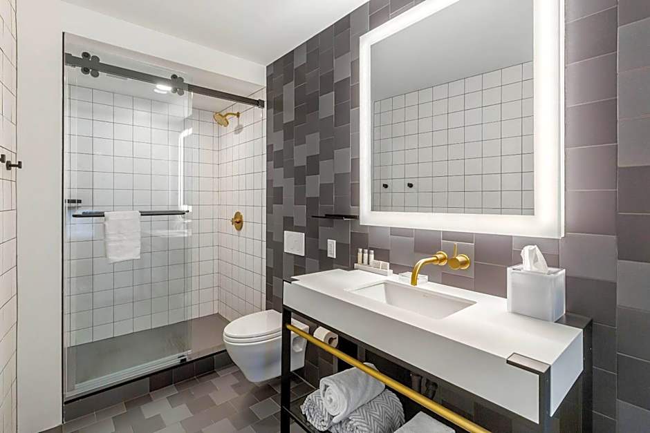 Cambria Hotel Boston Downtown-Seaport