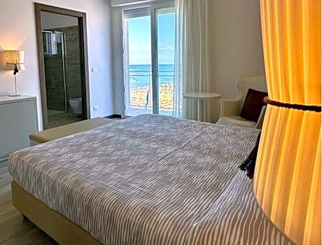 Deluxe Double or Twin with Terrace and Side Sea View