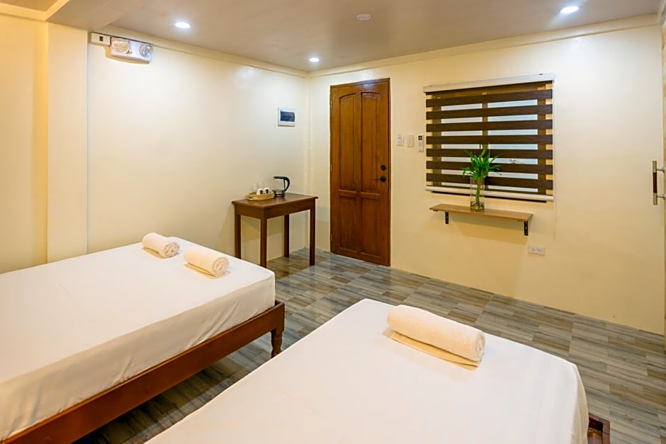 ALONA BEACH SIDE INN