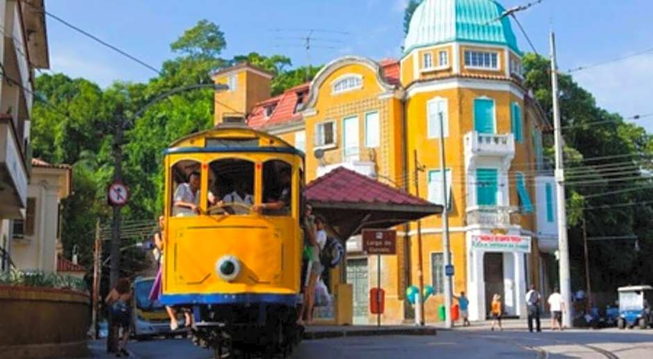 Apto moderno com varanda, piscina e academia