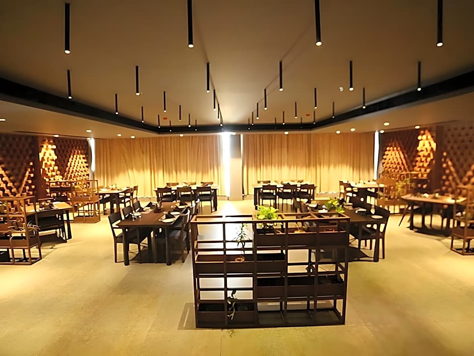 Five Petals Hotel & Banquets