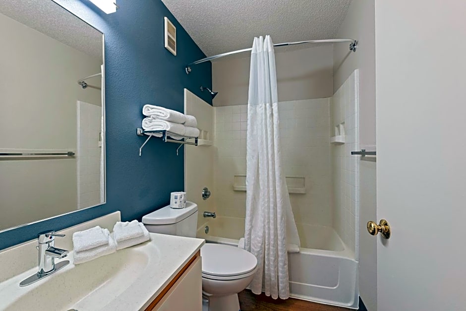 Extended Stay America Suites - Charlotte - University Place - E. McCullough Dr.