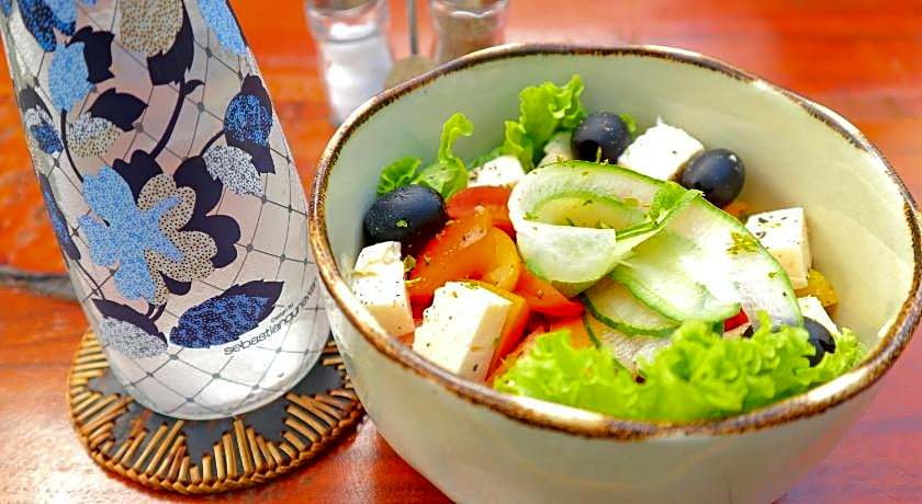 seno guesthouse and cafe