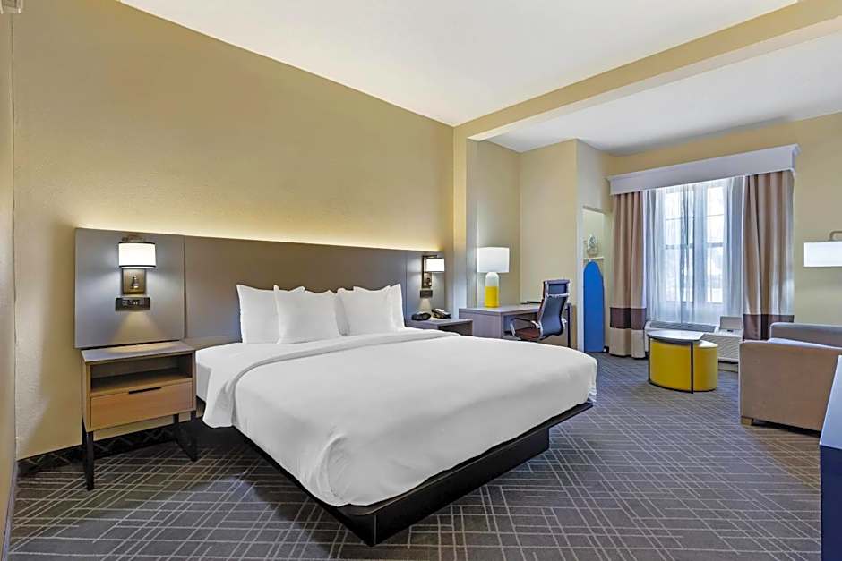 Comfort Suites Hanes Mall