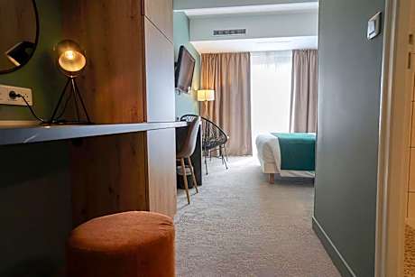 Superior Connecting Room