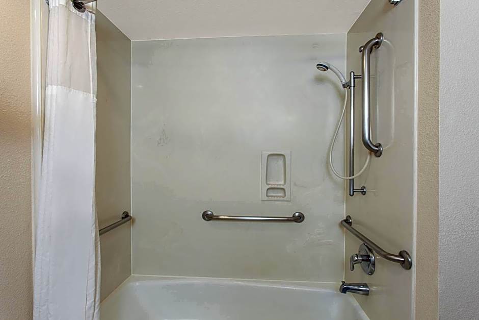 Ramada by Wyndham Fresno Northwest