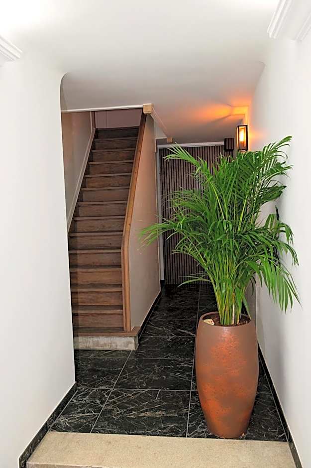 Botanique Suites AirBnB, Antwerp