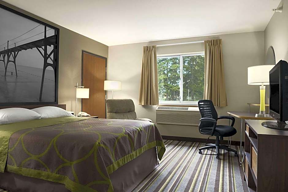 Super 8 by Wyndham Manistee