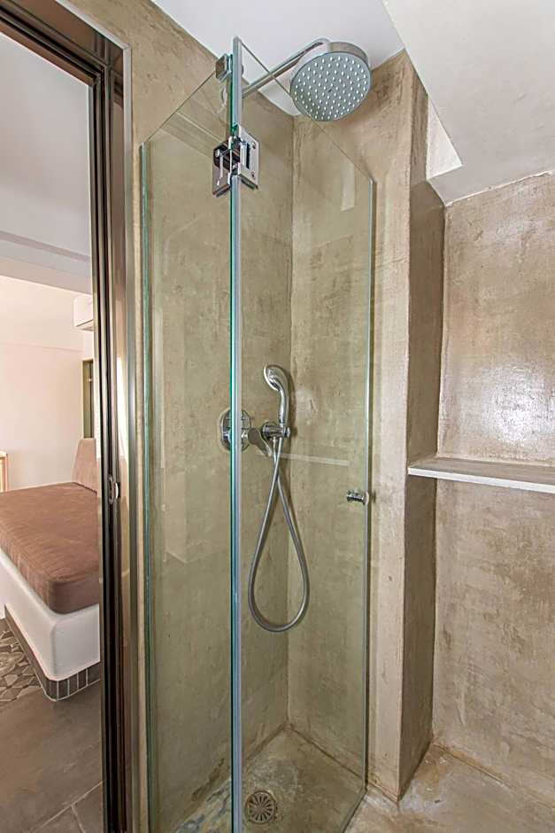 Peristeronas Village