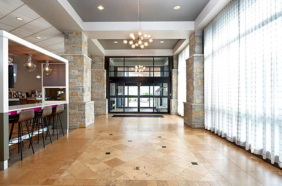 Crowne Plaza Milwaukee Airport by IHG