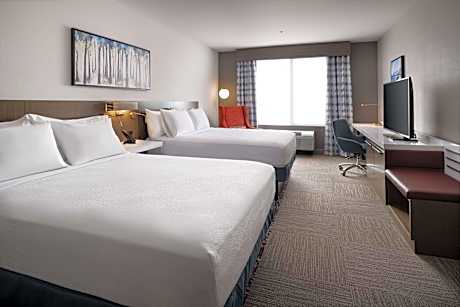 2 Queen Beds Mobility Accessible W/Bathtub