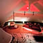 Redroom Loveroom Chambre Spa privative Insolite Thème 50 nuances de grey