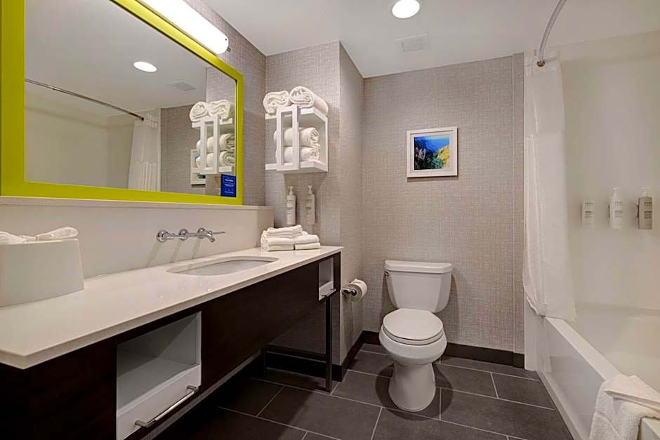 Hampton Inn By Hilton & Suites Marina