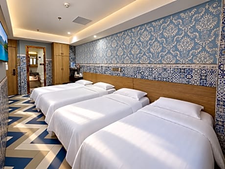 4 Single Beds Room