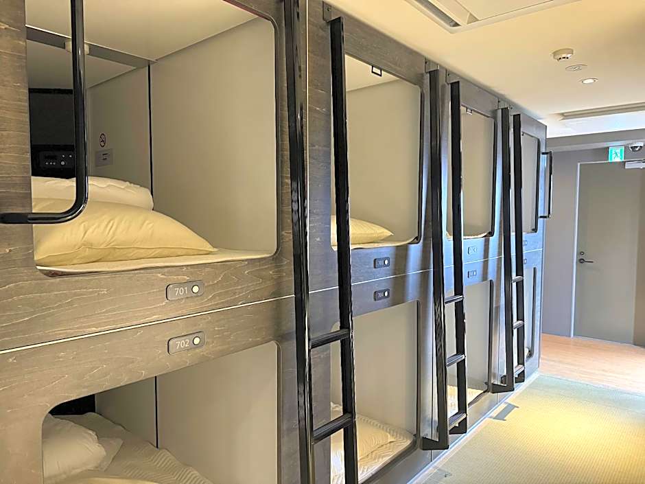 Capsule Hotel Suzumoriya