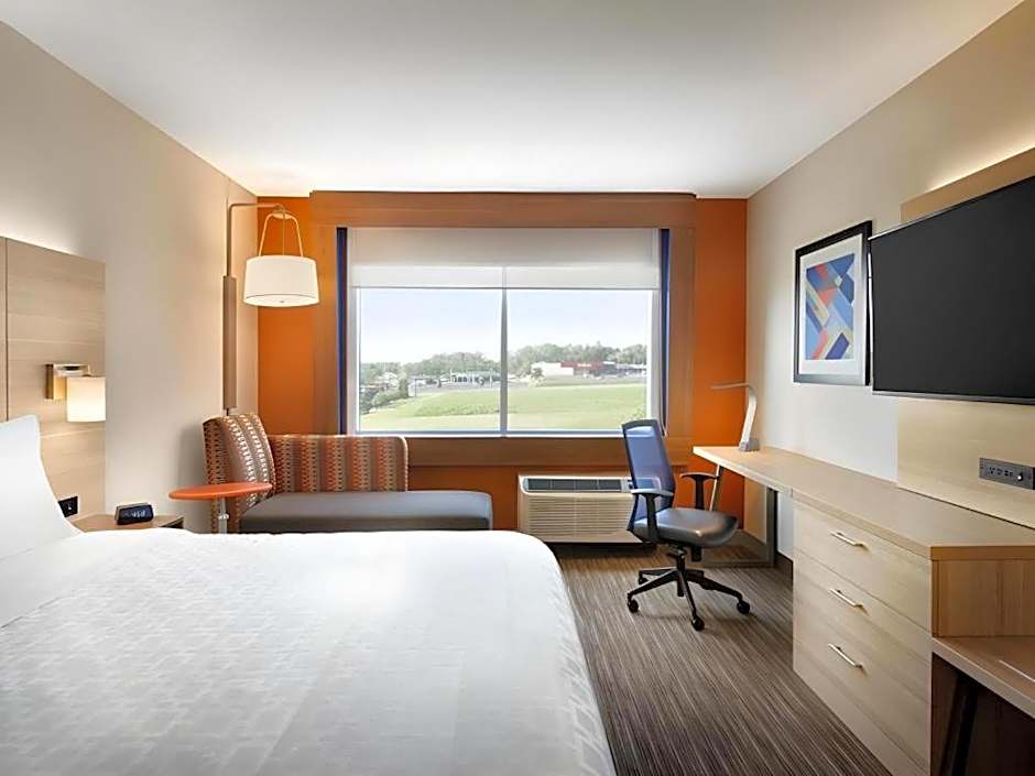 Holiday Inn Express & Suite Milroy - Reedsville By IHG