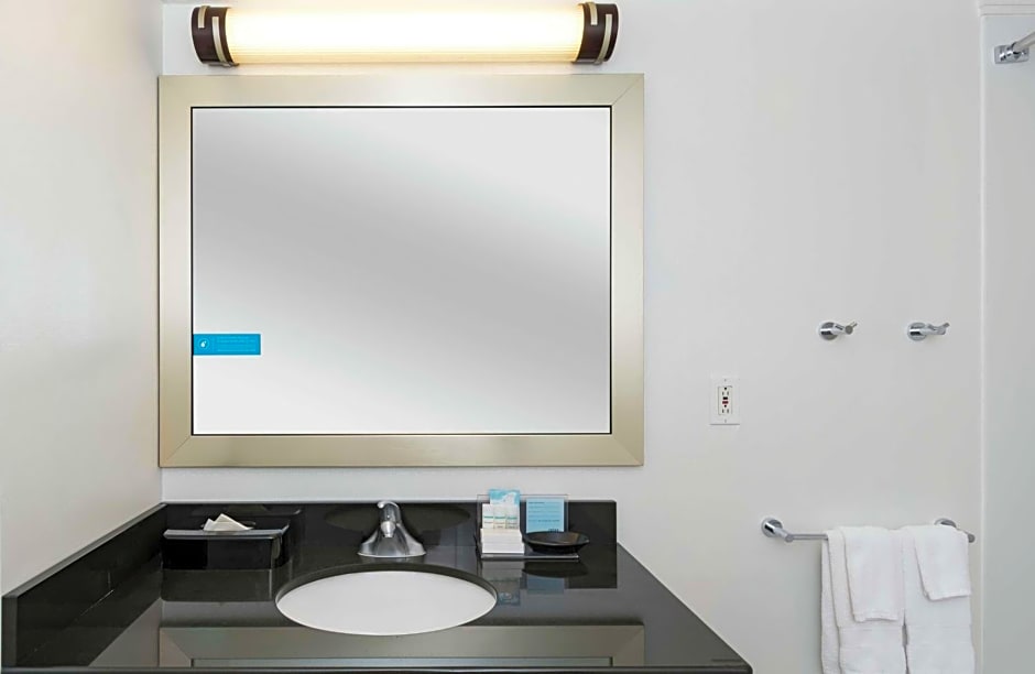 Hampton Inn & Suites Raleigh Cary Lenovo Center