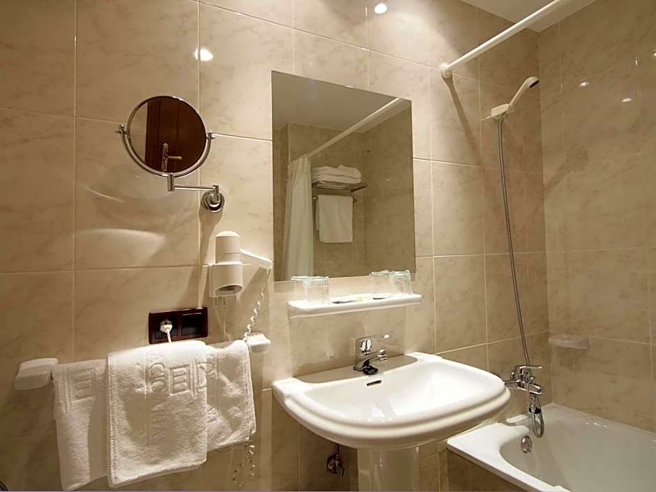 Hotel y Apartamentos Arias