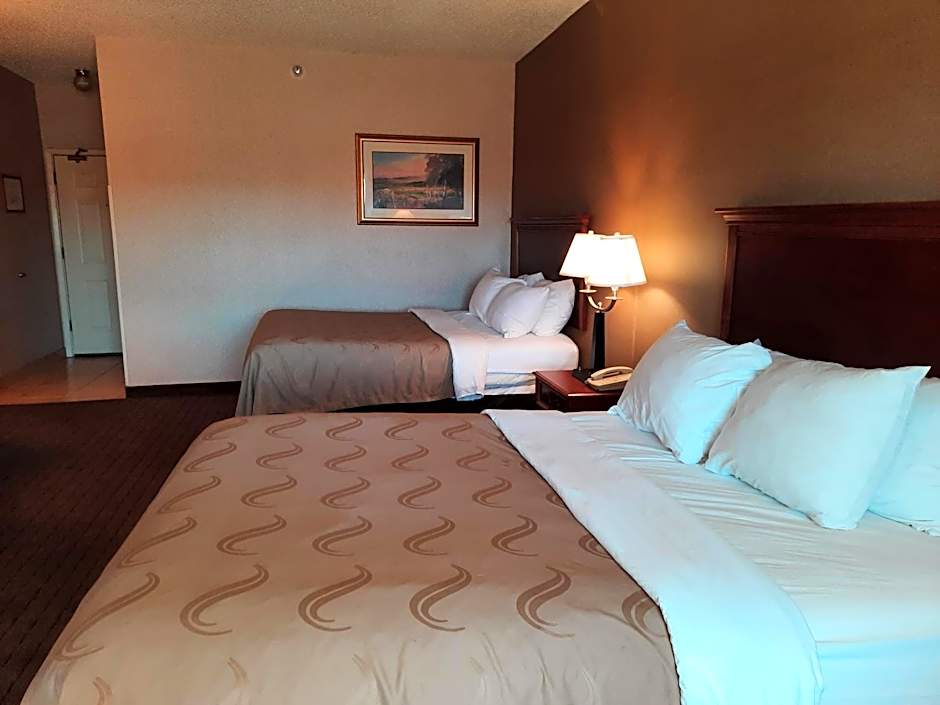 Quality Inn & Suites Grants - I-40