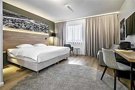 Family Room - Partial Airport View