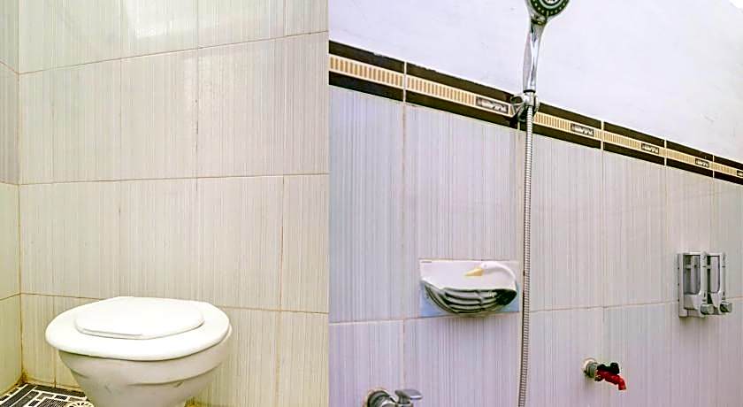 Collection O 92897 Hotel Intan Near Kantor Syahbandar Bawean