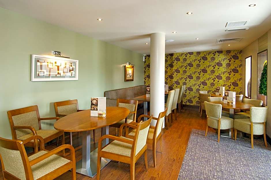 Premier Inn London Gatwick Manor Royal