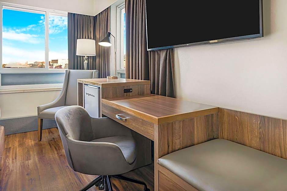 Days Inn by Wyndham Victoria On The Harbour