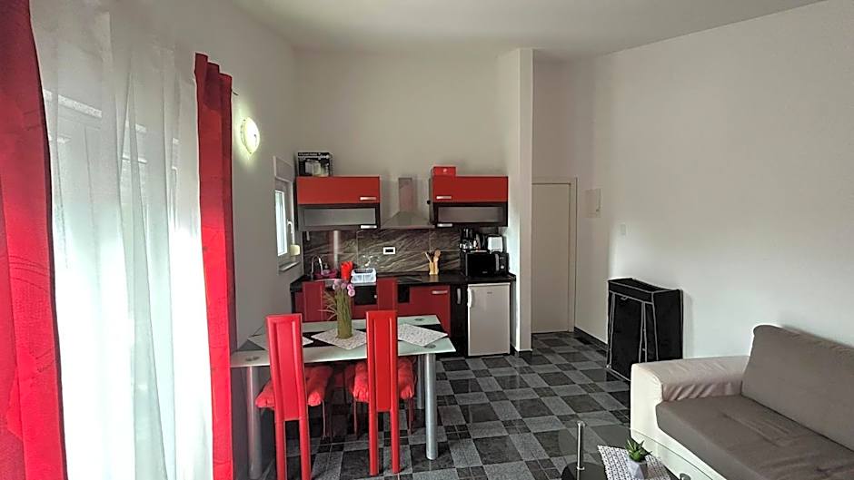 Photo 1 of 6 of 1 Bedroom Apartment, Balcony