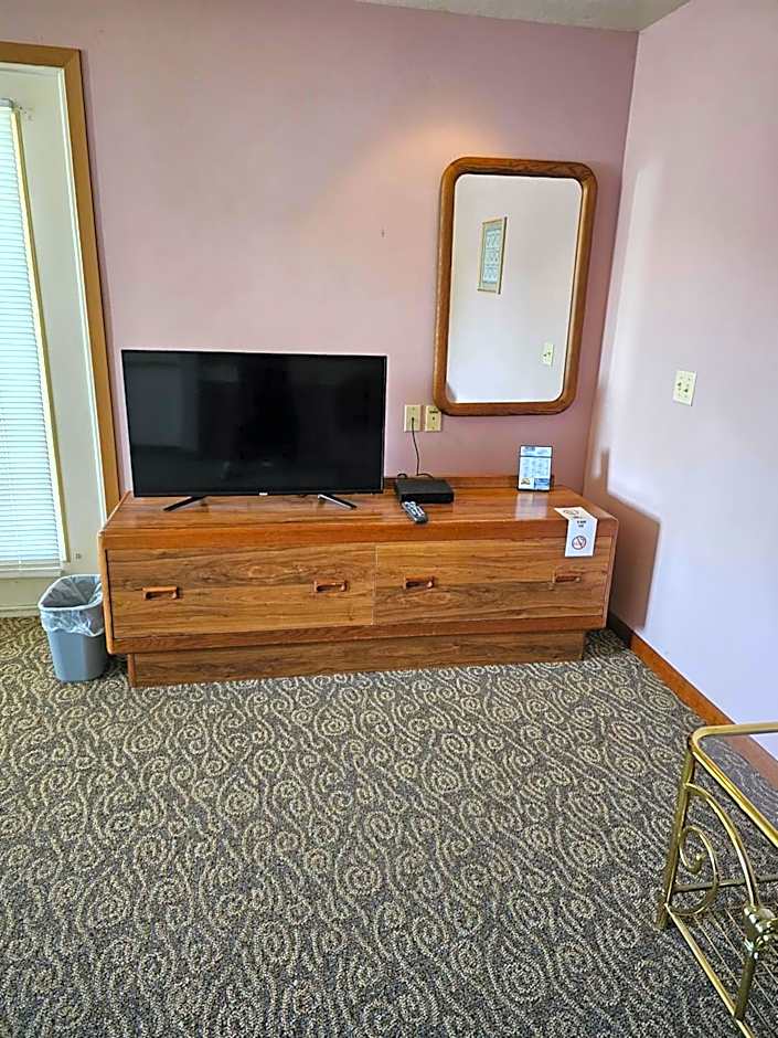 Travelodge by Wyndham Mackinaw City