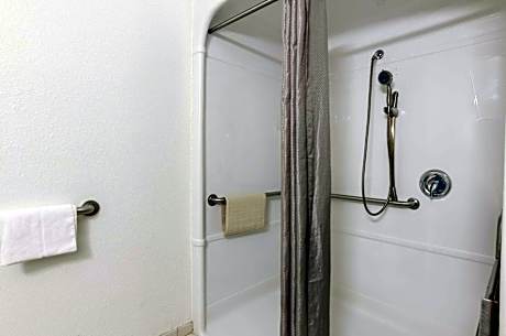 King Room - Disability Access - Non-Smoking