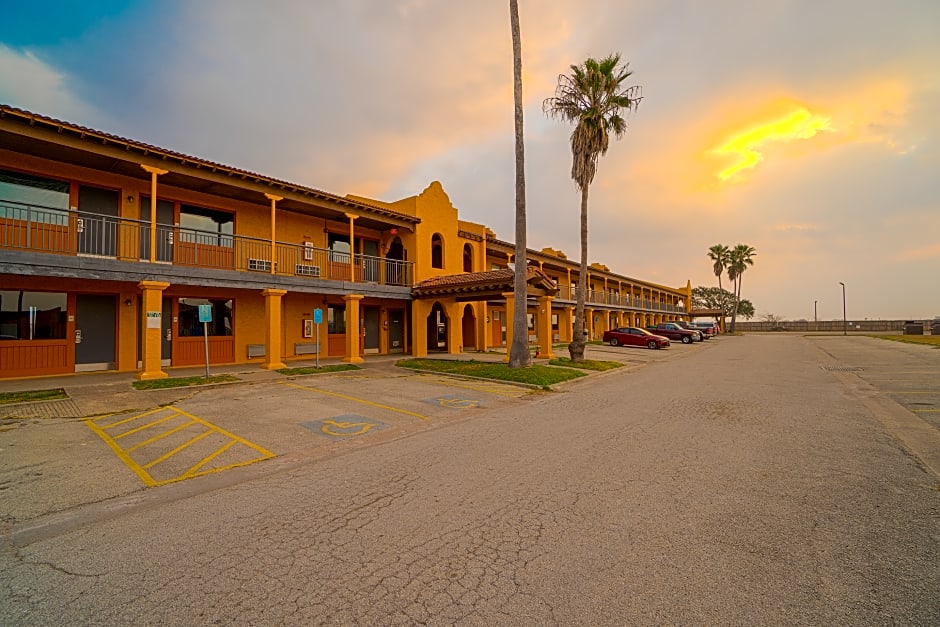 OYO Hotel Kingsville - Hwy 77